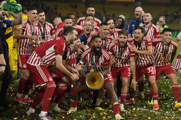 Celebrations in Greece as Olympiakos beats Fiorentina 1-0 for first  European title | AP News