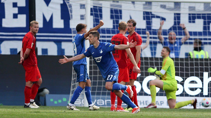 Trong khi đó, Bayern Munich mất ngôi á quân vào tay Stuttgart sau khi “Hùm xám” thua ngược Hoffenheim 2-4 trong ngày hạ màn mùa giải. Đây là thành tích tệ nhất của đội chủ sân Alianz Arena kể từ năm 2011.