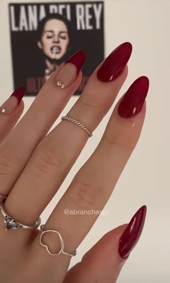 prom nails: burgundy