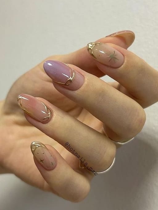 prom nails: gold chrome accent