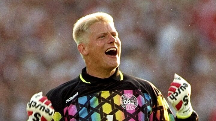 Peter Schmeichel giúp "ngựa ô" Đan Mạch vô địch EURO 1992.