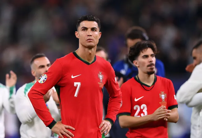 Ronaldo buồn bã sau khi bị loại khỏi Euro 2024 (Ảnh: Getty)